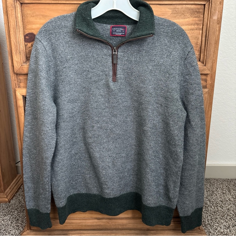 UNTUCKit Gray and Green Zip Up Sweater with Mock-Neck Med